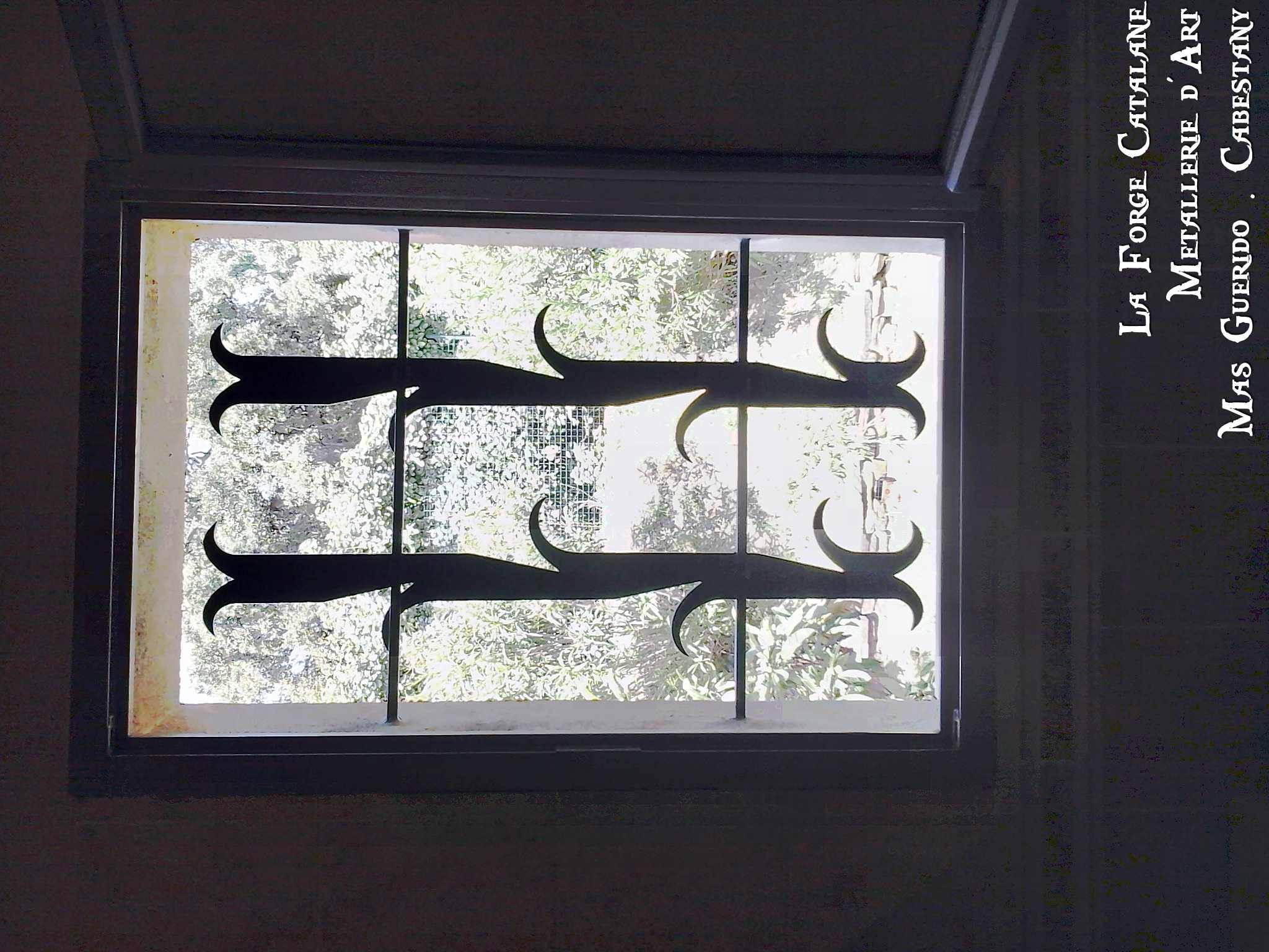 grille de protection fixe ouvragee  forge catalane.jpg